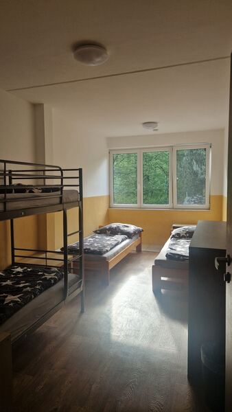 Pokoj s palandou a jednolůžky